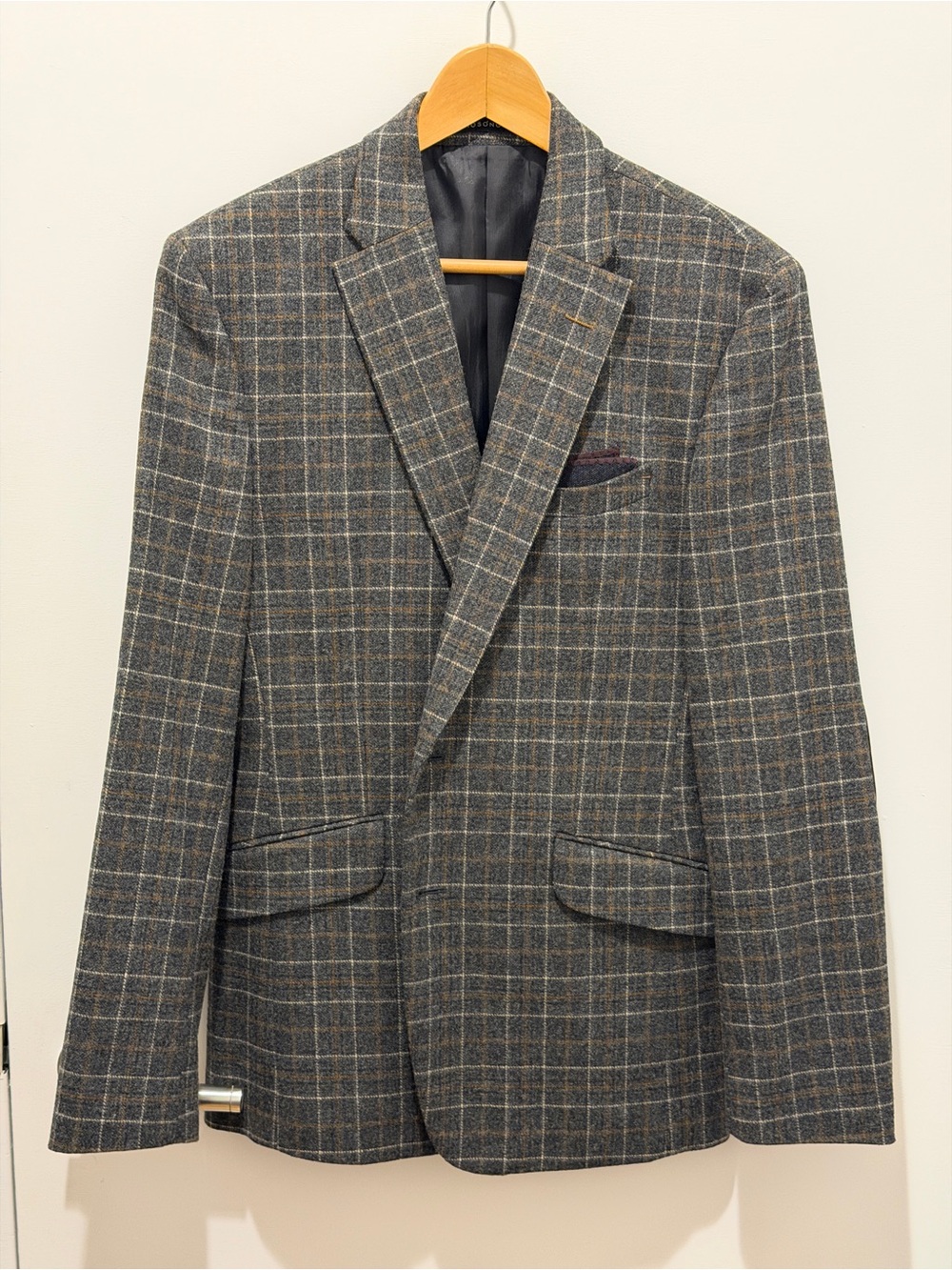 Men's Gray Plaid Windowpane Sport Coat - Tailored Wool-Blend Blazer